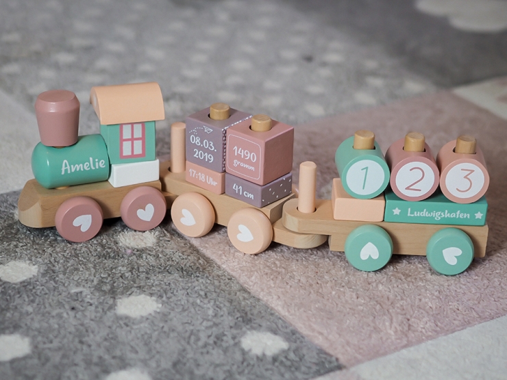 Holz Eisenbahn Zug - mit Geburtsdaten & Geburtsort rosa 
